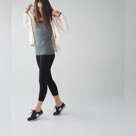 Lululemon Pace Rival Crop Capri Leggings Size 4 Activewear - Picture 3 of 11